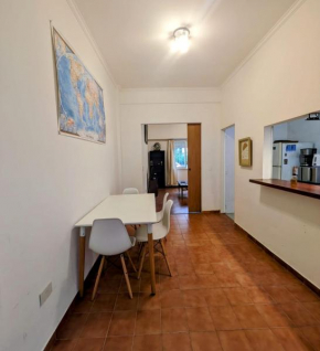 Cómodo y amplio departamento en Buenos Aires con patio interno
